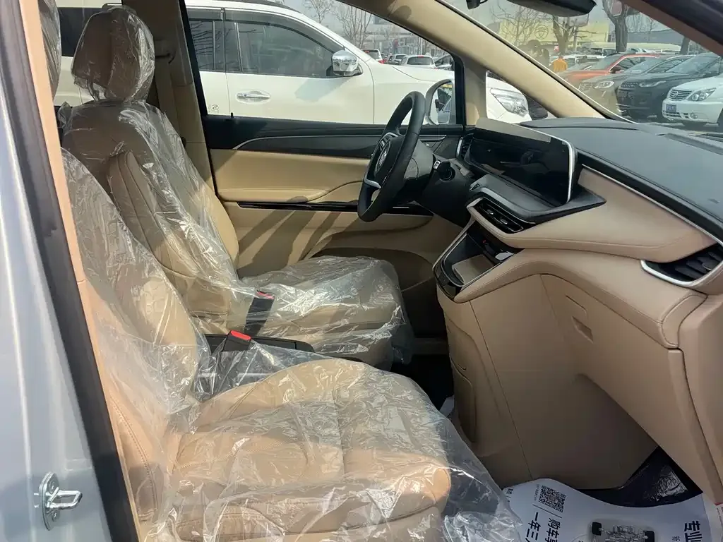 Buick GL8 Hybrid — фото 10