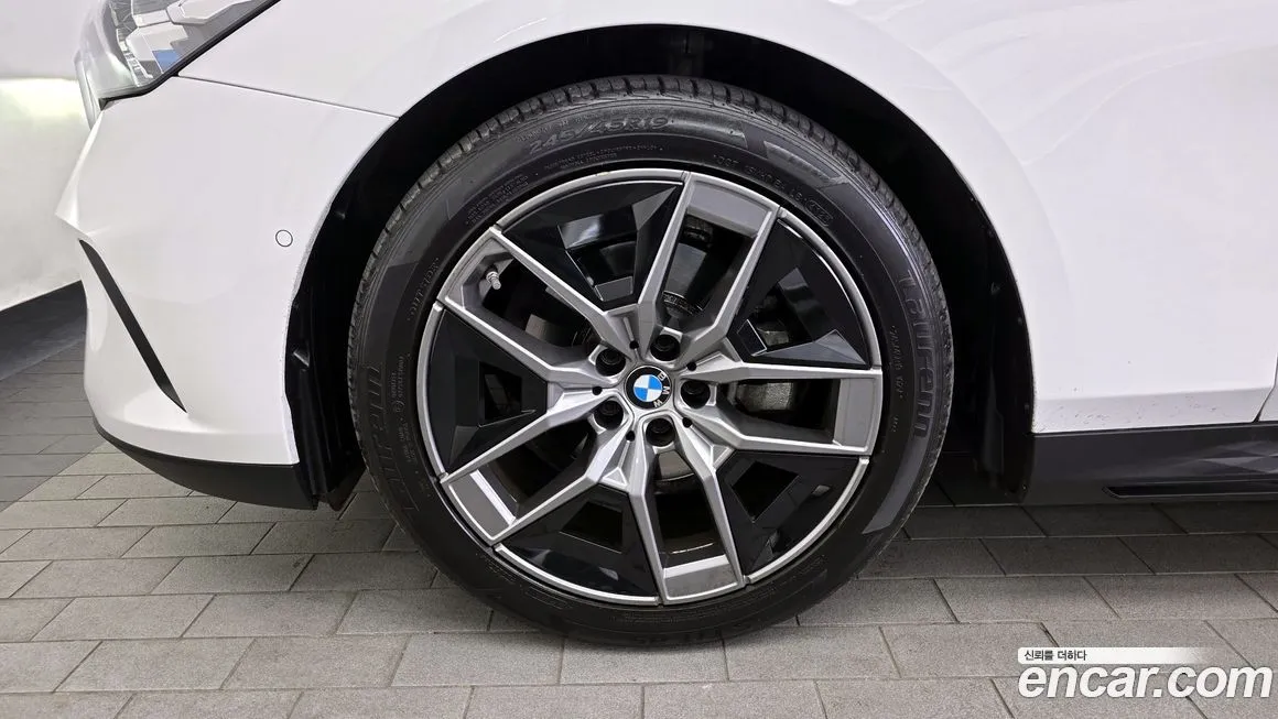 BMW 5-Series 2024 из KR, фото 3