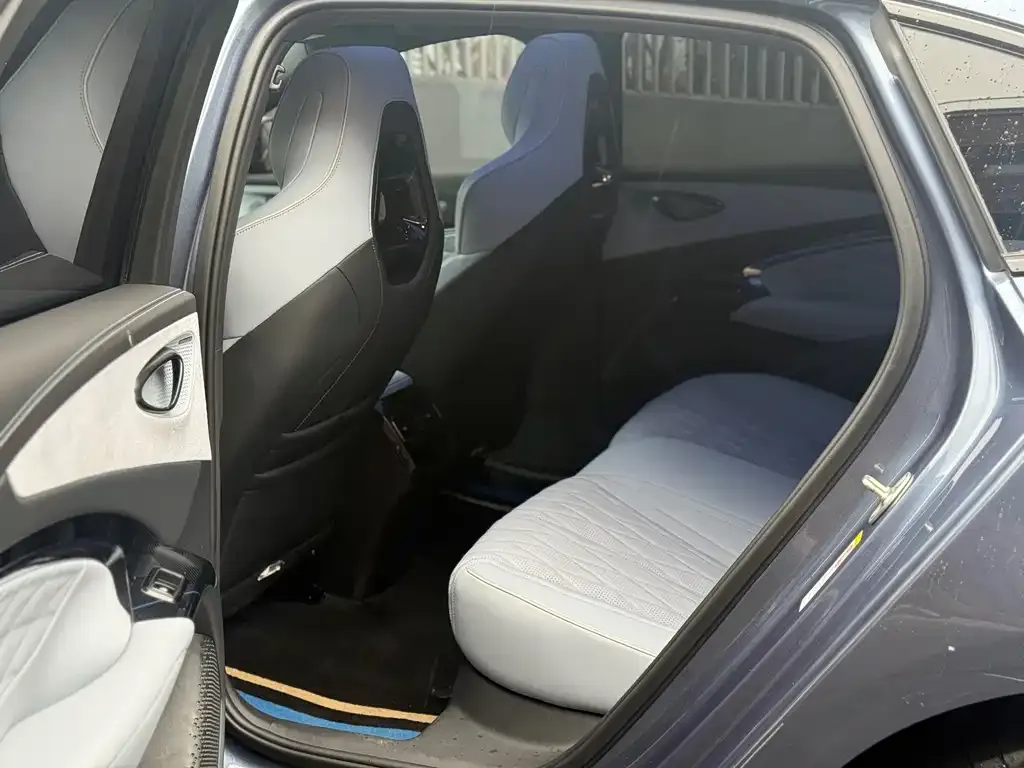 BYD Seal — фото 8