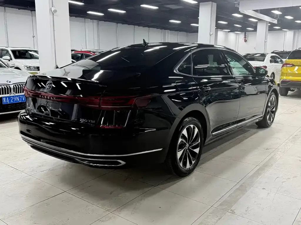 Volkswagen Passat — фото 10
