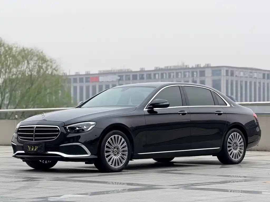 Mercedes-Benz E-Class — фото 1