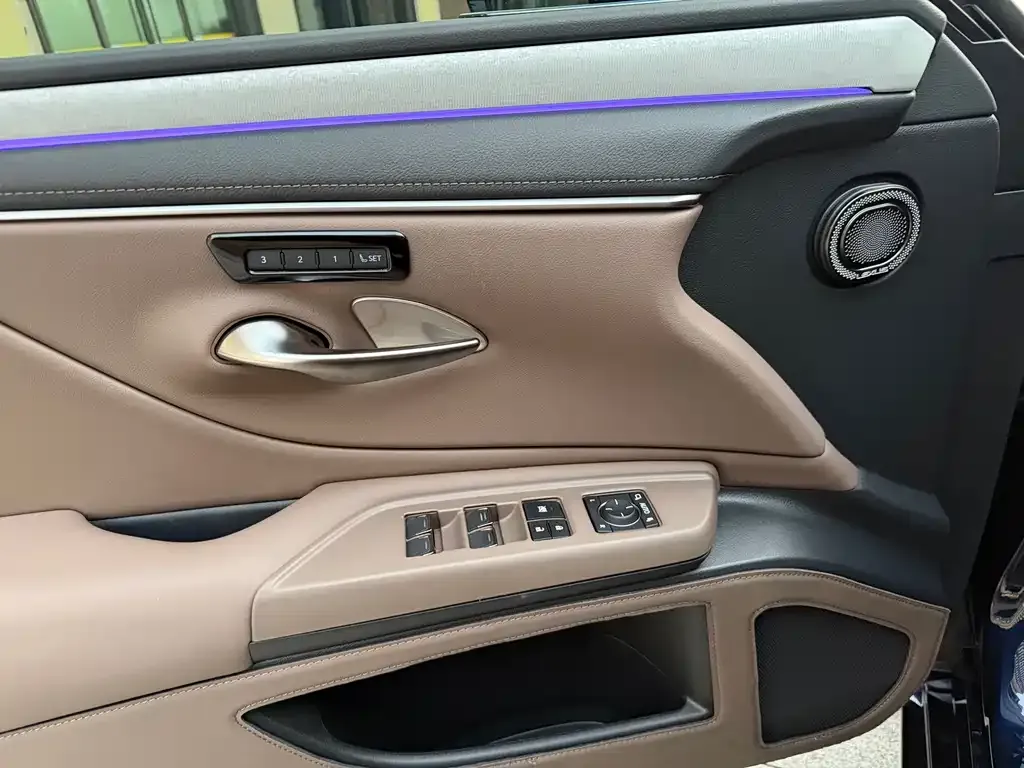 Lexus ES 2025 из CN, фото 3