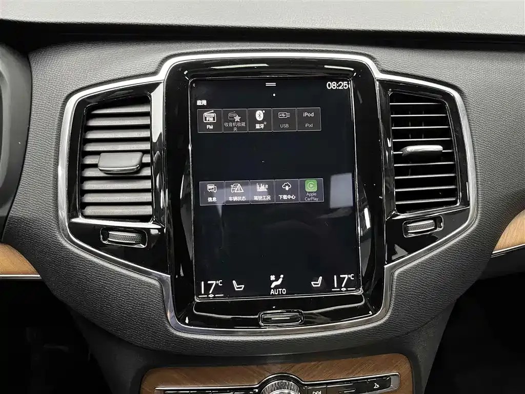 Volvo XC90 — фото 9
