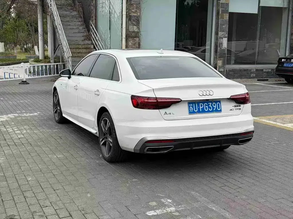 Audi A4L — фото 2