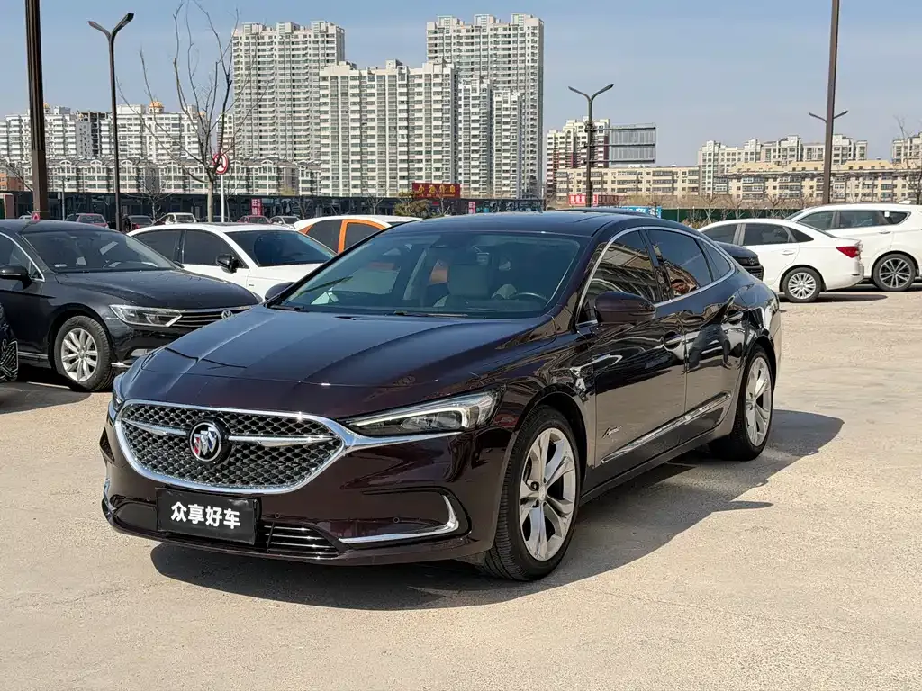 Buick LaCrosse — фото 1