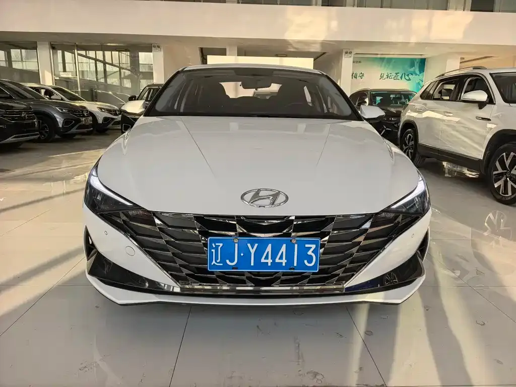 Hyundai Elantra — фото 4