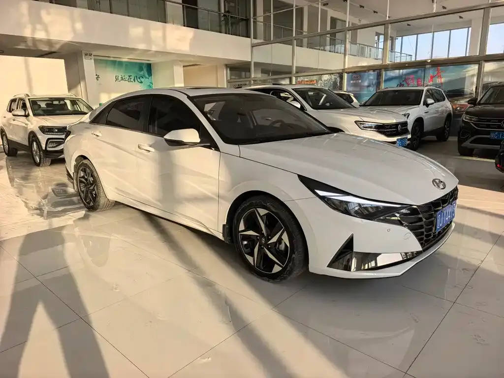 Hyundai Elantra — фото 2