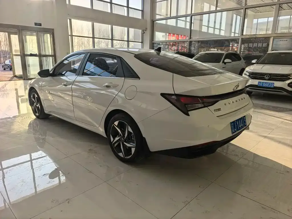 Hyundai Elantra — фото 6