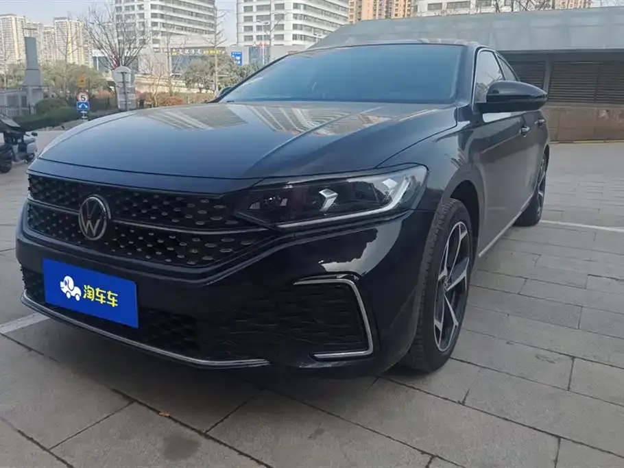 Volkswagen Passat — фото 1