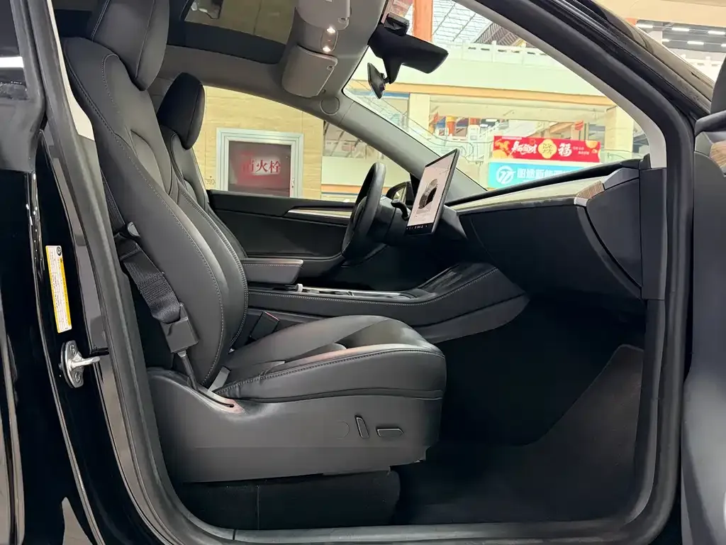 Tesla Model Y 2023 из CN, фото 8