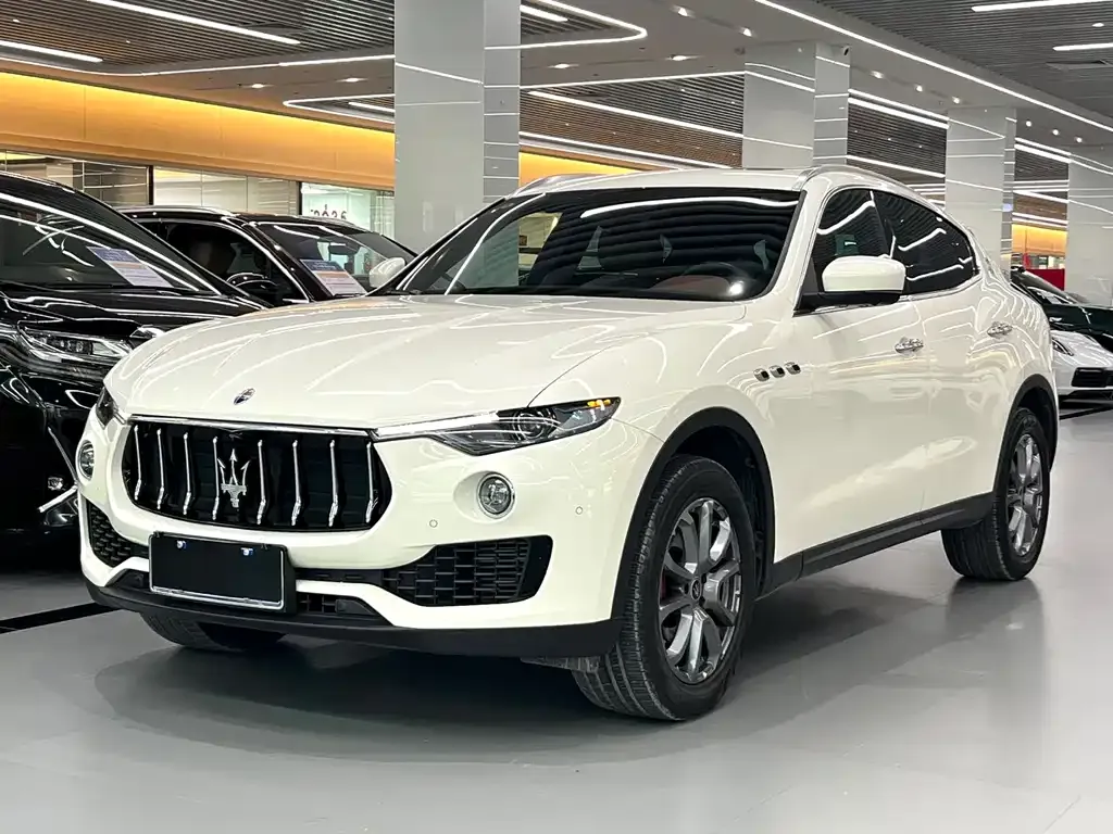 Maserati Levante — фото 1
