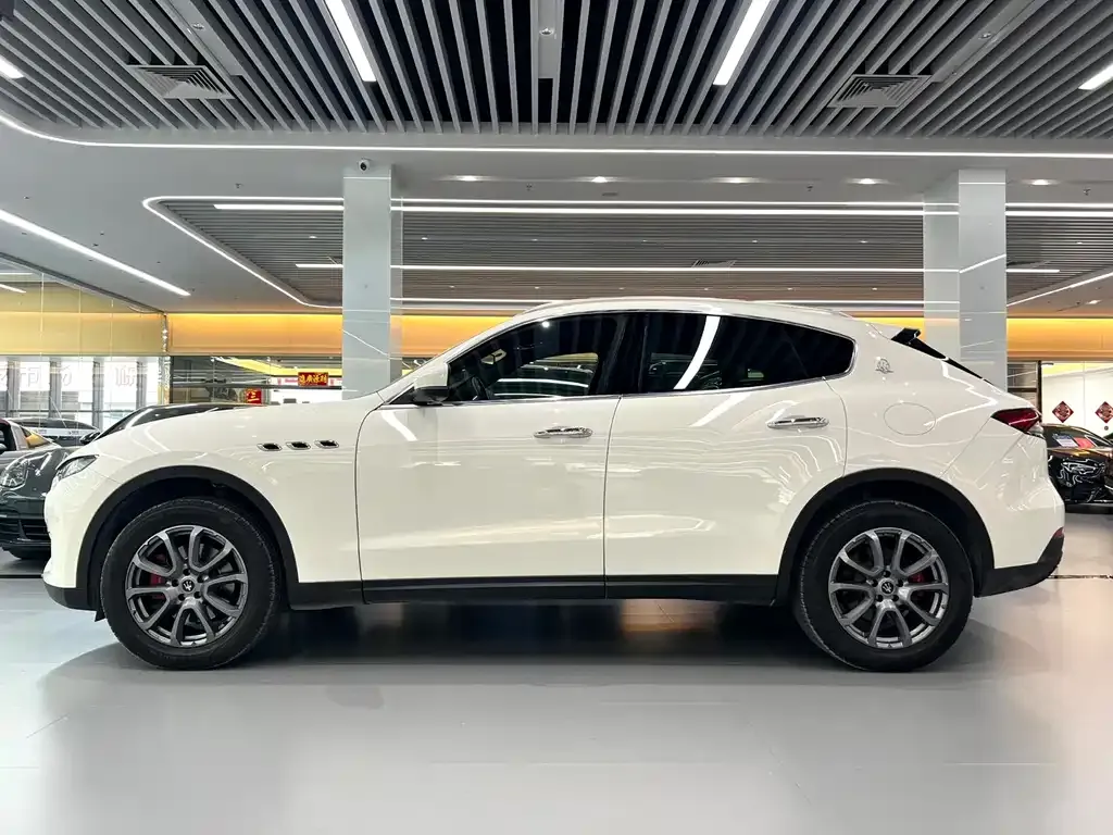 Maserati Levante — фото 3