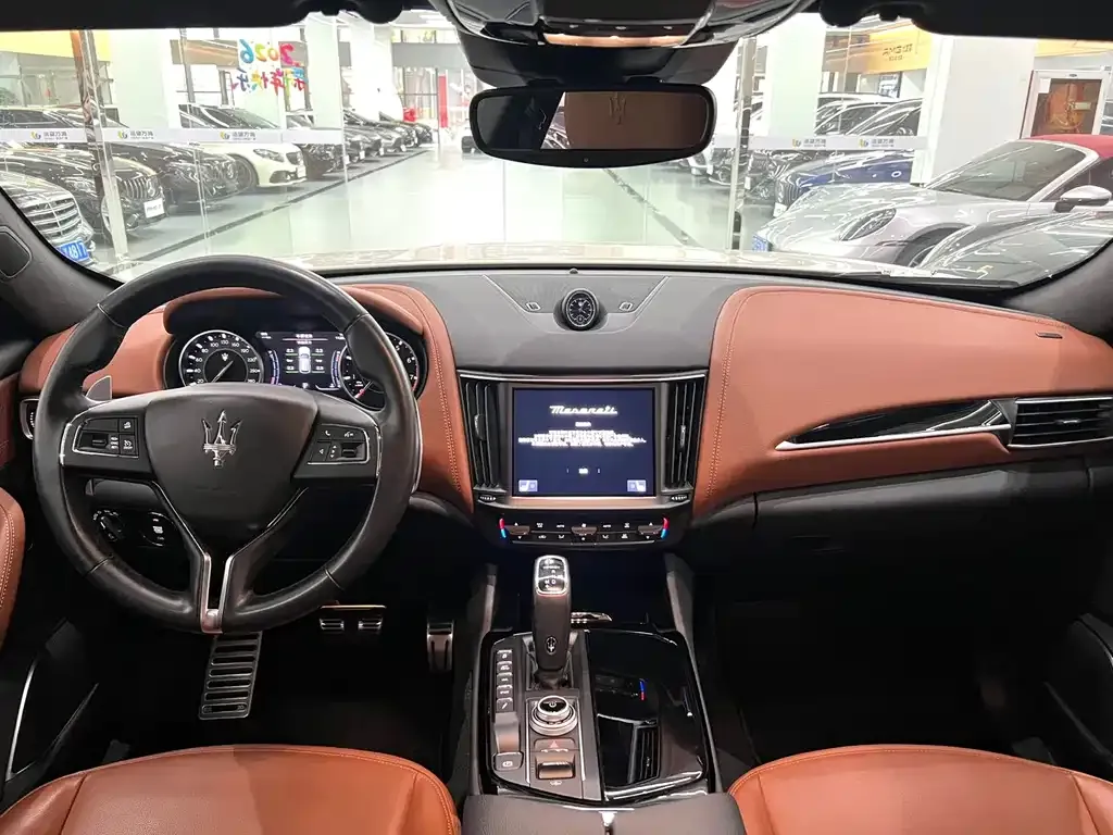 Maserati Levante — фото 10