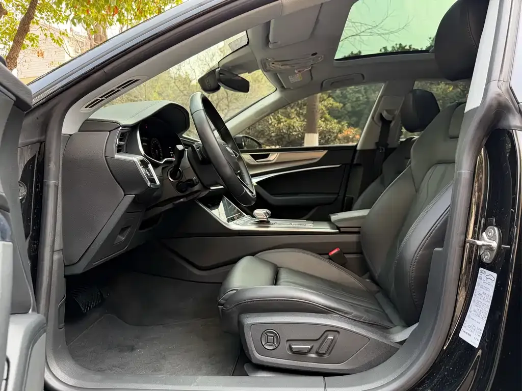 Audi A7 2022 из CN, фото 2