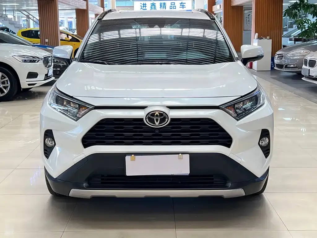 Toyota RAV4 — фото 2