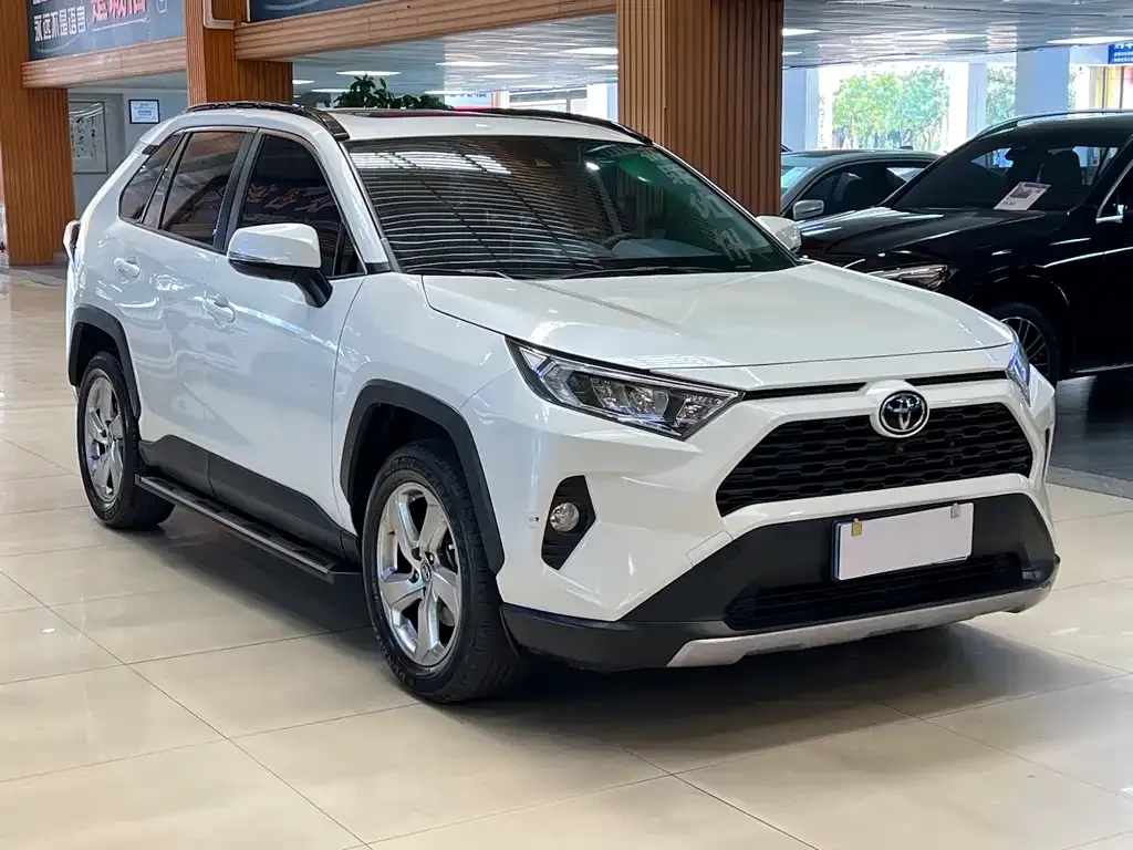 Toyota RAV4 — фото 8