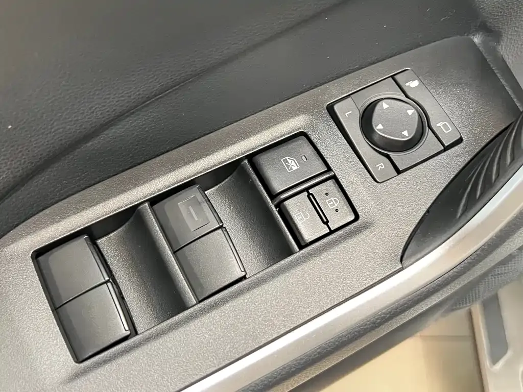 Toyota RAV4 — фото 4