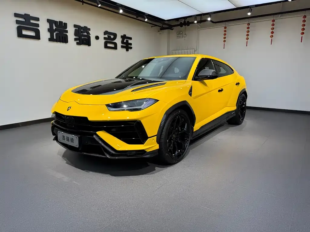 Lamborghini Urus — фото 1
