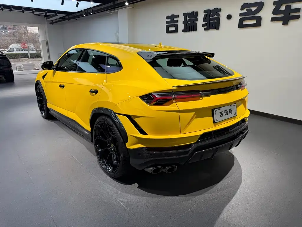 Lamborghini Urus — фото 10