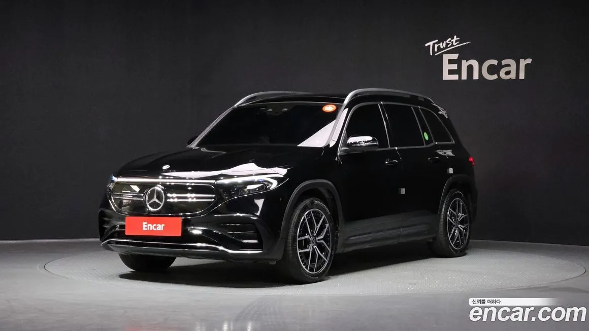 Mercedes-Benz EQB — фото 1