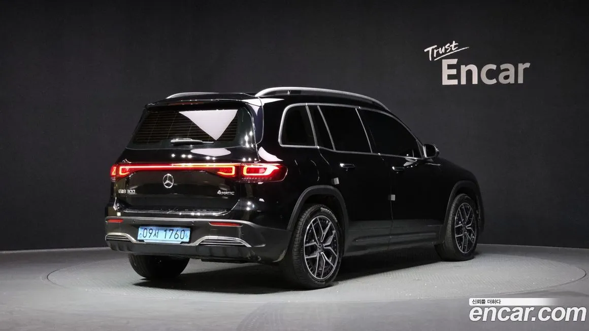 Mercedes-Benz EQB — фото 10