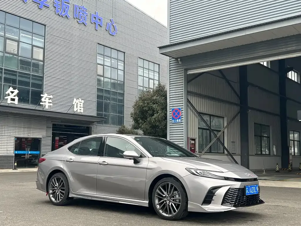 Toyota Camry — фото 10