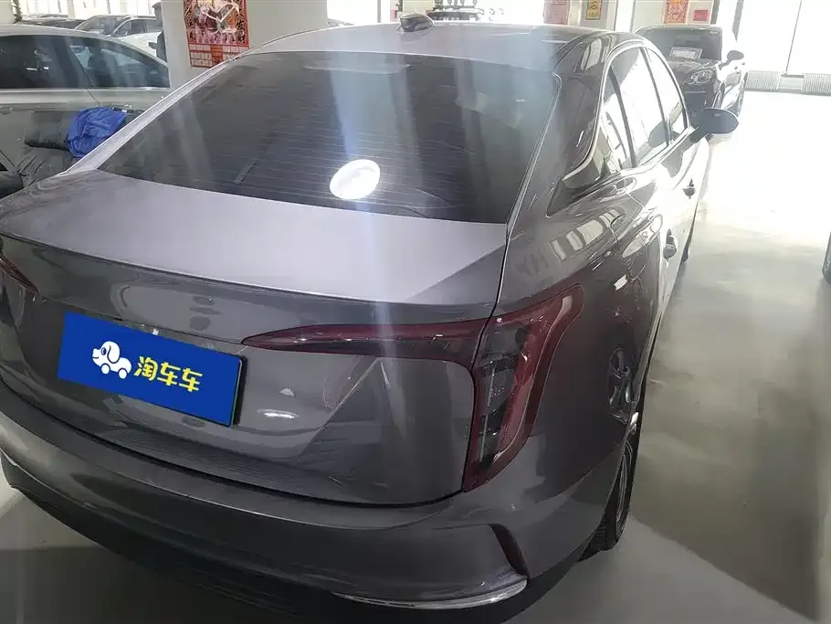 Hongqi E-QM5 — фото 9