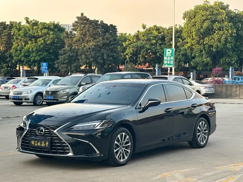 Lexus ES — фото 1