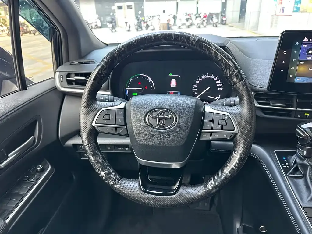 Toyota Sienna — фото 10