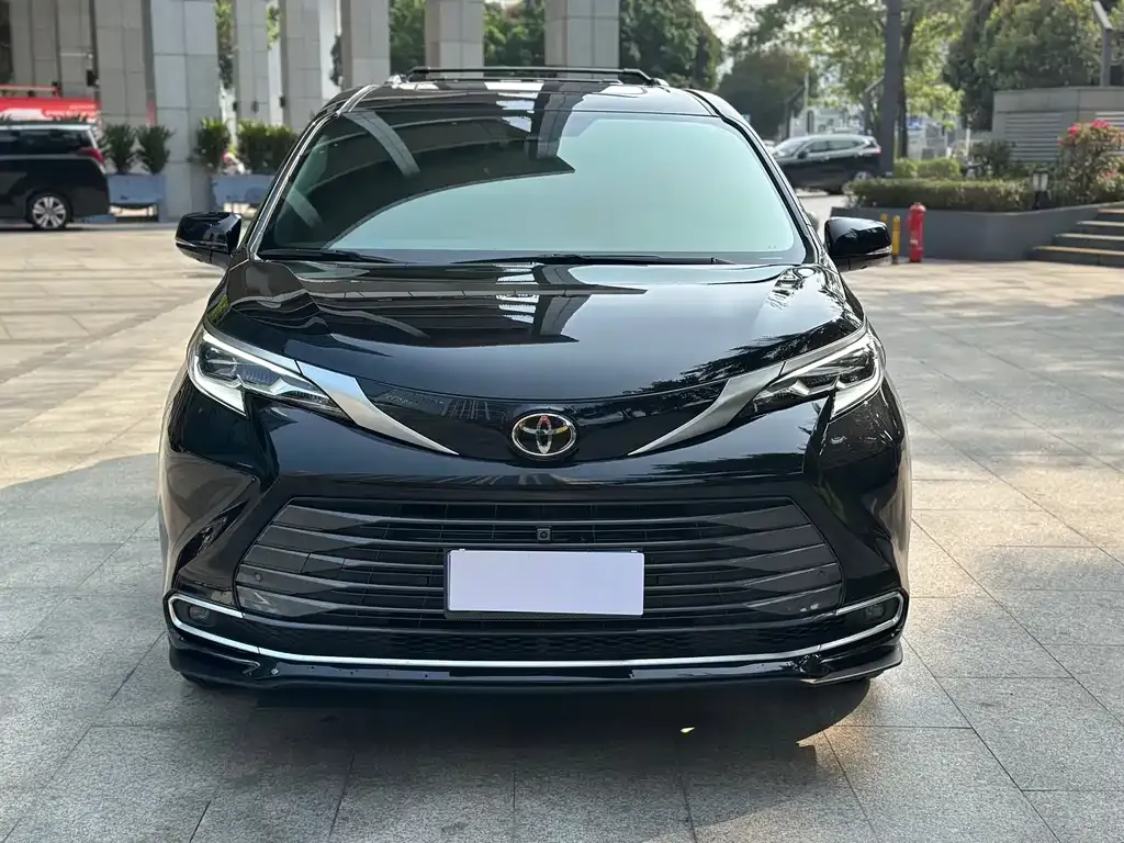 Toyota Sienna — фото 6