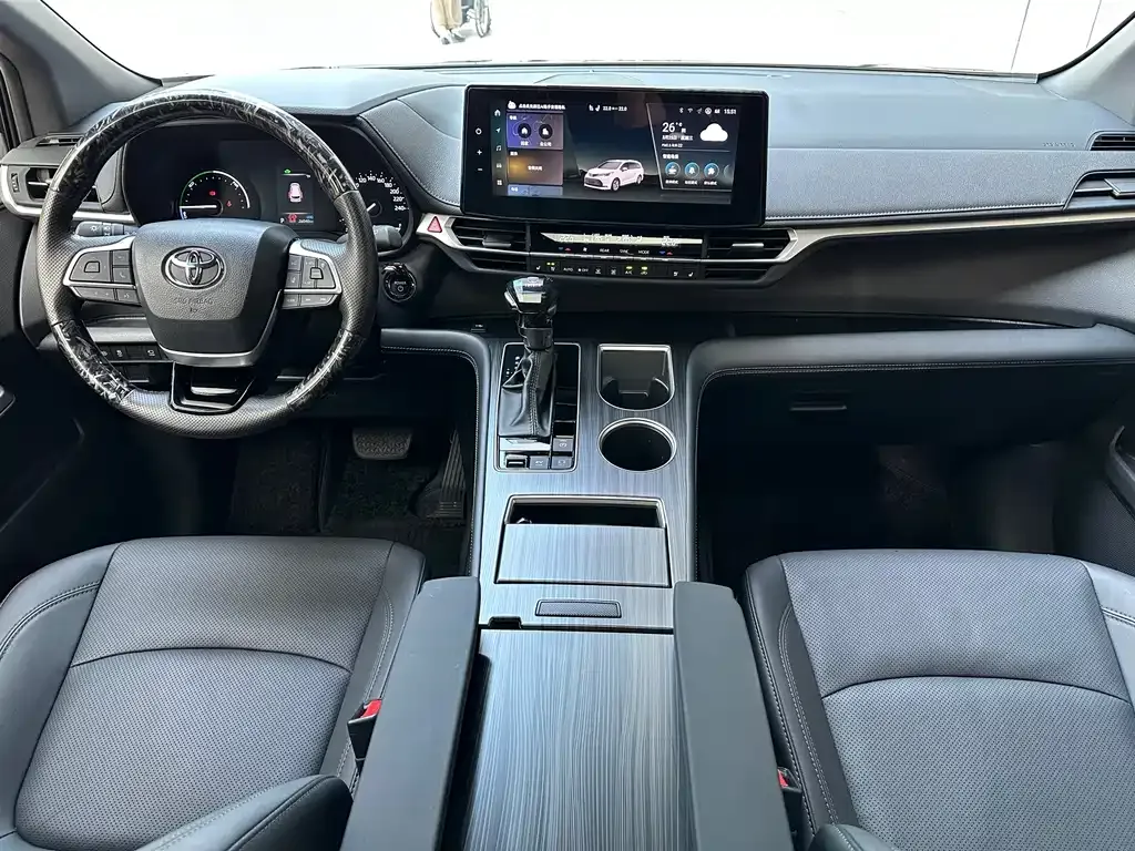 Toyota Sienna — фото 7
