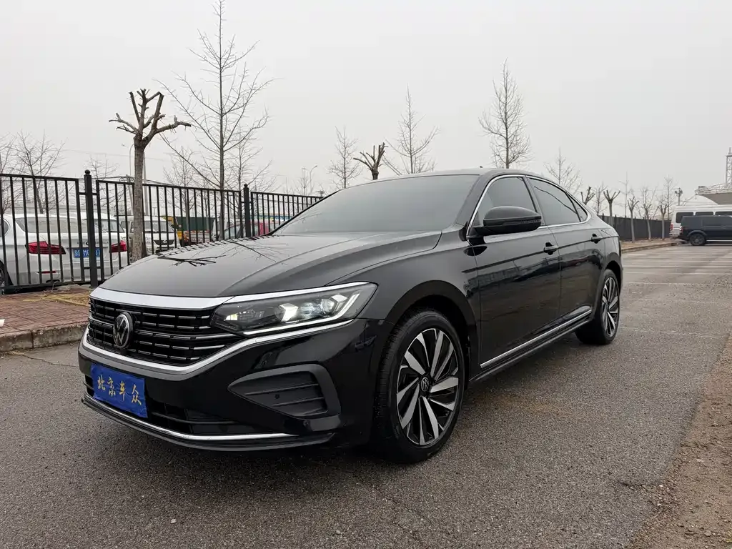 Volkswagen Passat — фото 1