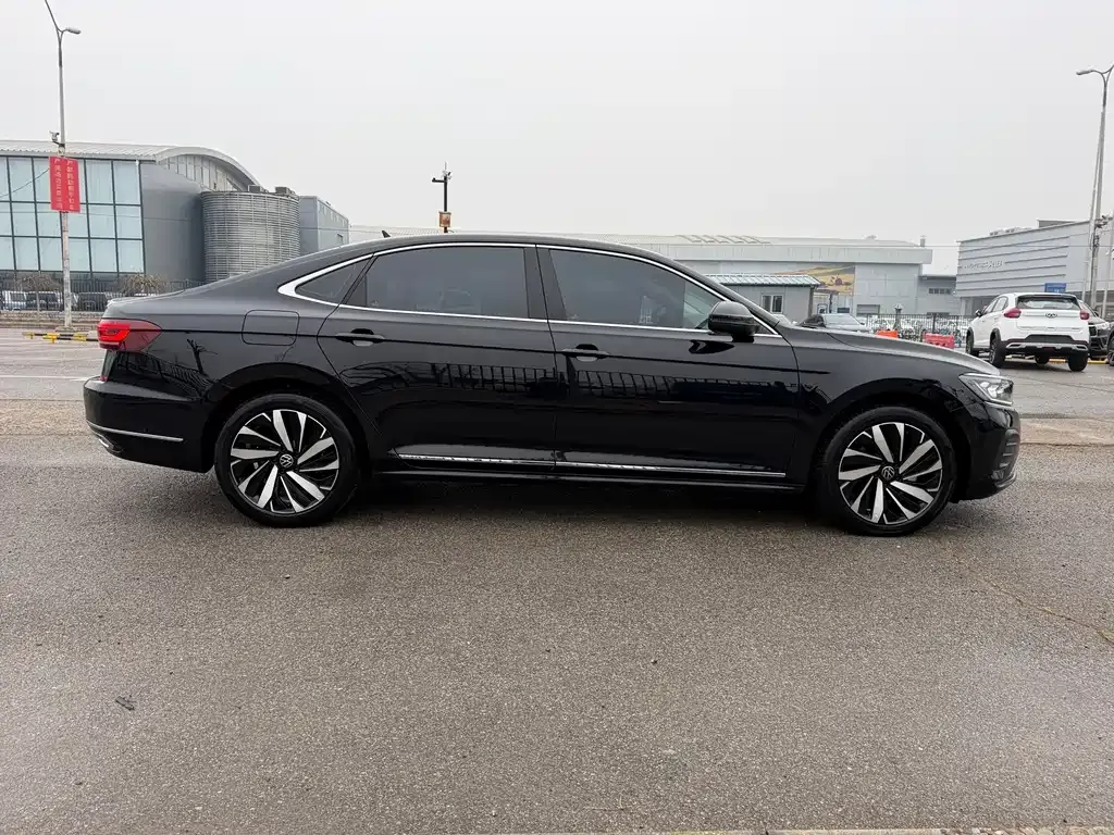 Volkswagen Passat — фото 6