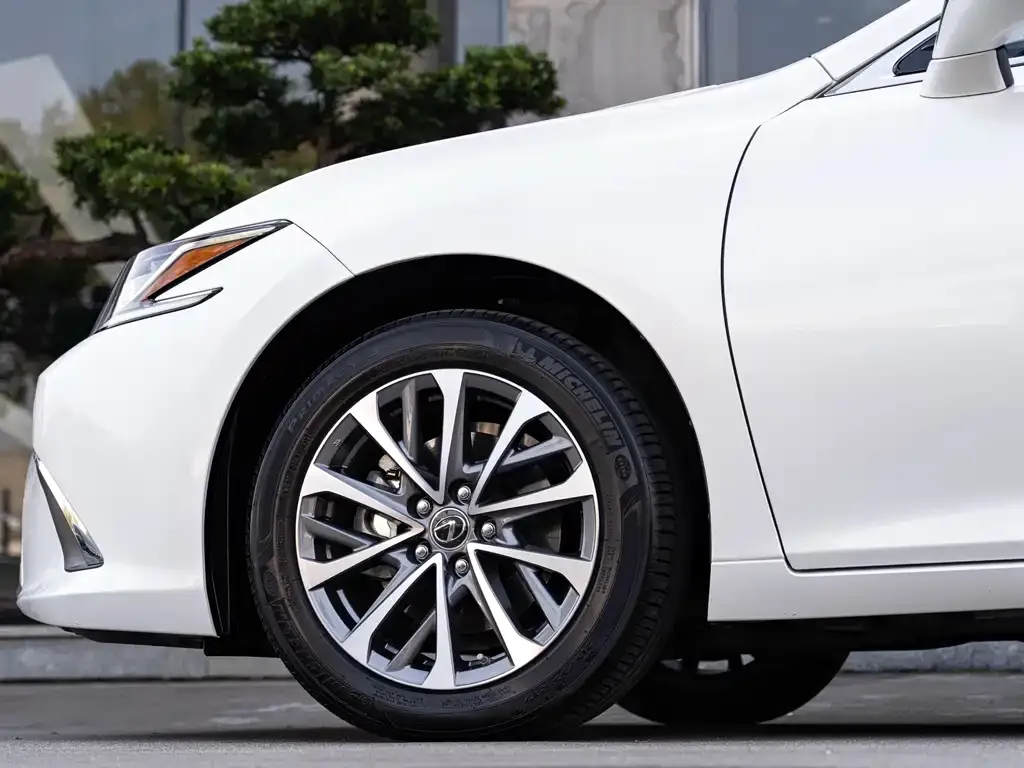 Lexus ES — фото 4