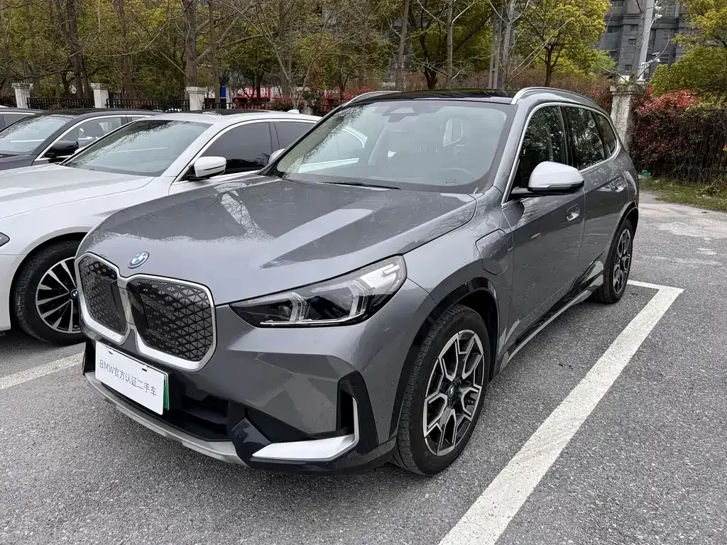 BMW iX1