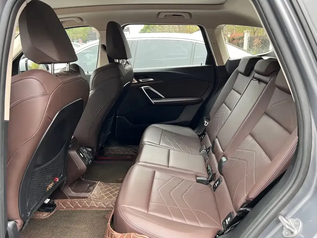 BMW iX1 2024 из CN, фото 3