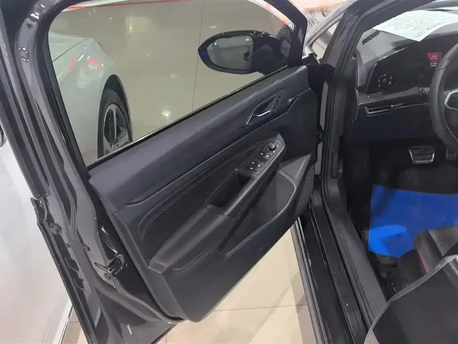 Volkswagen Golf GTI — фото 3