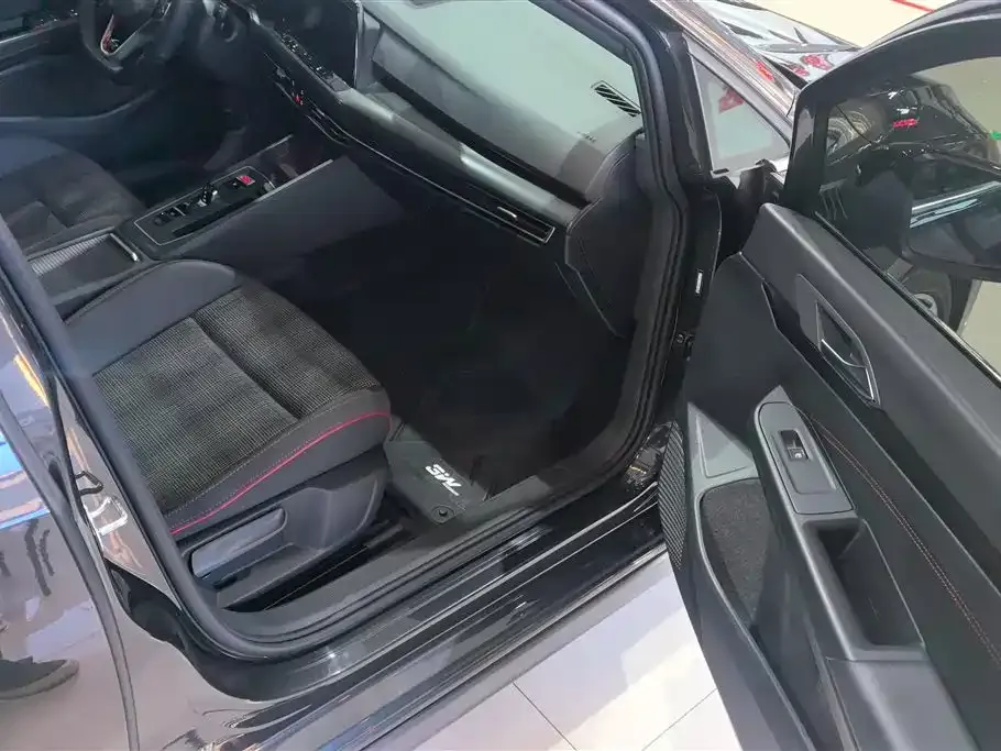 Volkswagen Golf GTI — фото 10