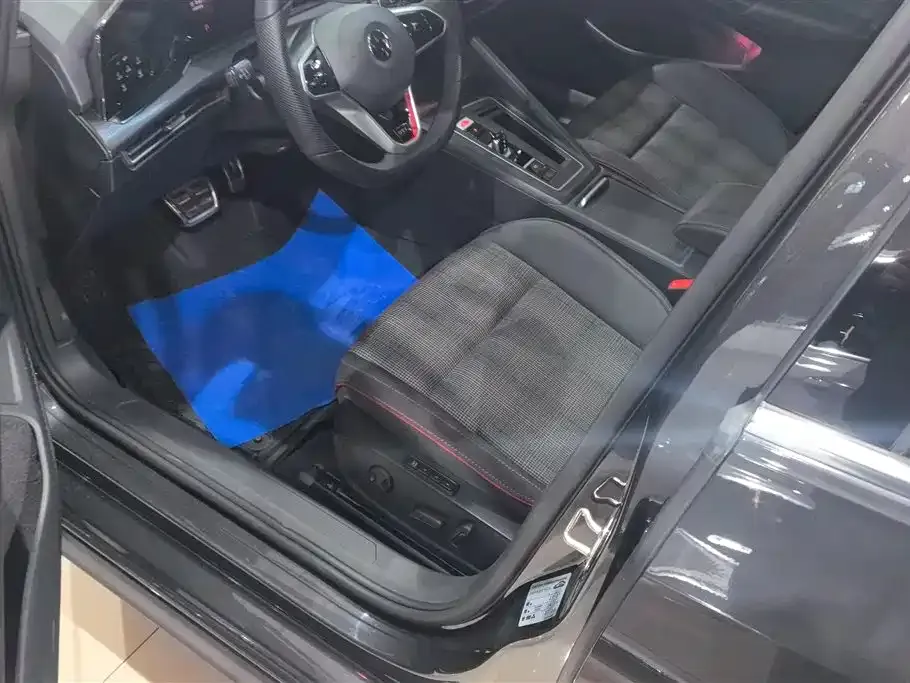 Volkswagen Golf GTI — фото 9