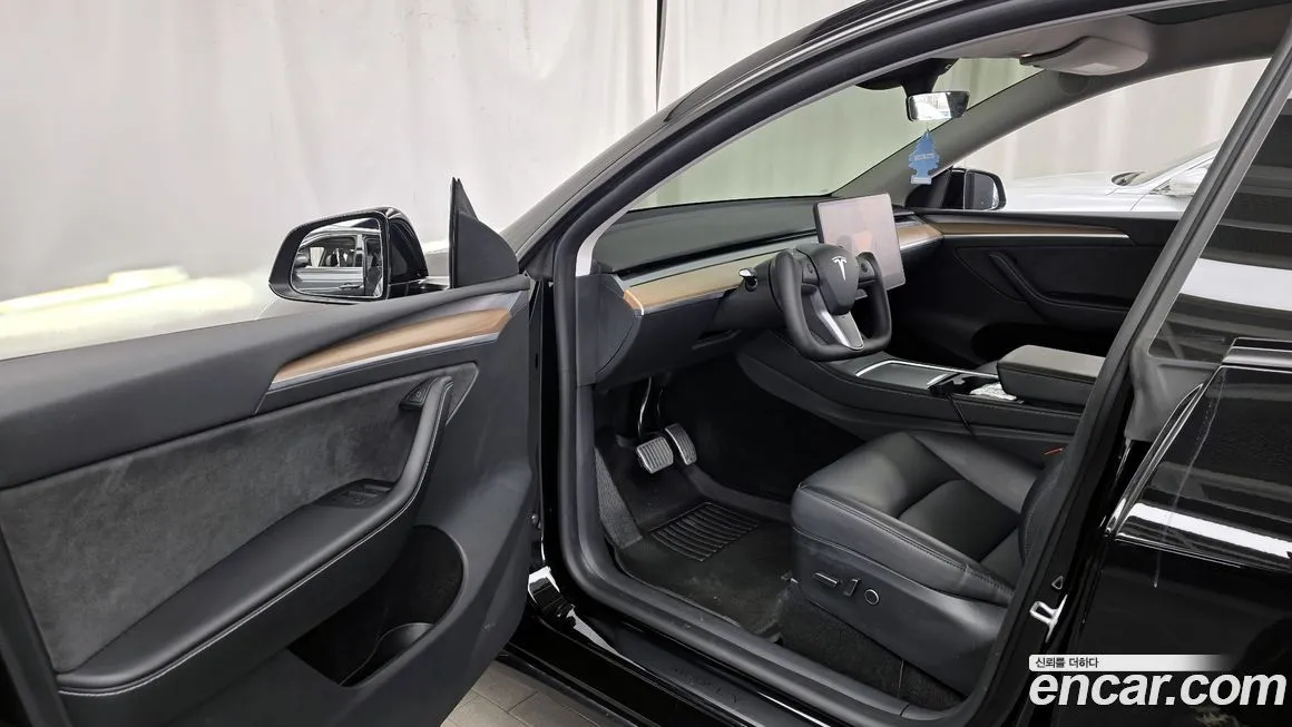 Tesla Model Y — фото 10