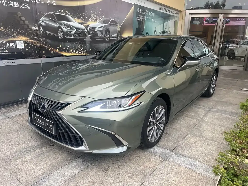 Lexus ES — фото 1
