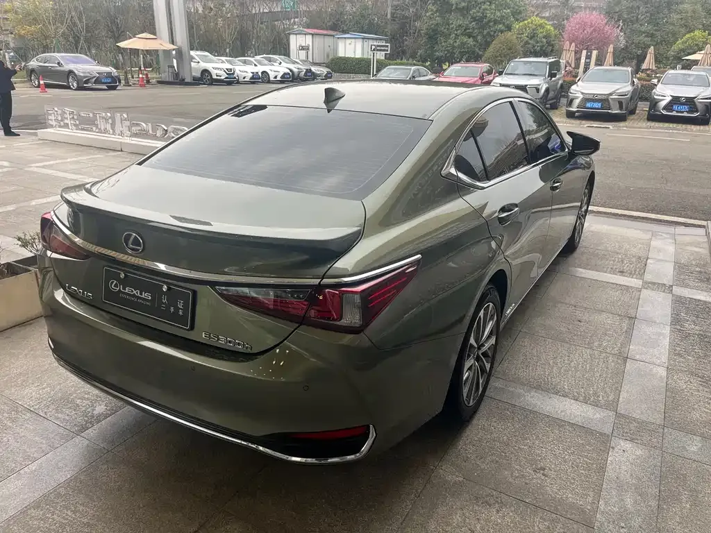 Lexus ES — фото 9