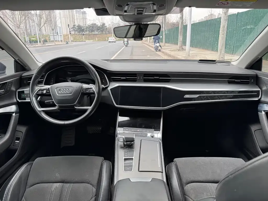 Audi A7L — фото 2