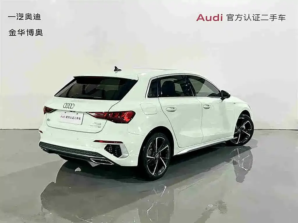 Audi A3 2023 из CN, фото 2