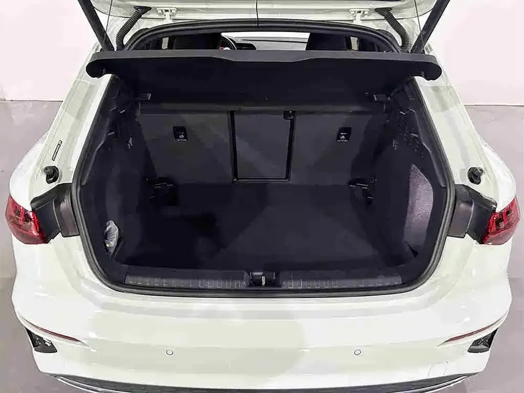 Audi A3 2023 из CN, фото 4