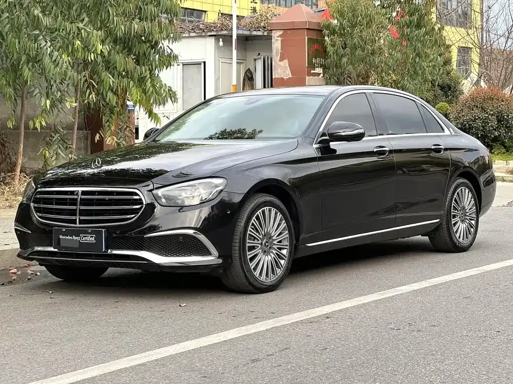 Mercedes-Benz E-Class — фото 1