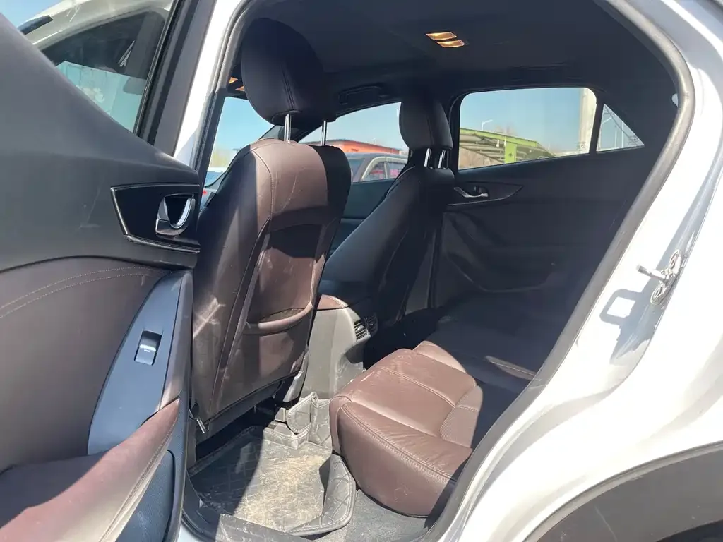 Mazda CX-4 2023 из CN, фото 3