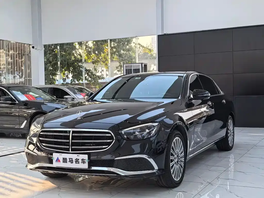 Mercedes-Benz E-Class — фото 1