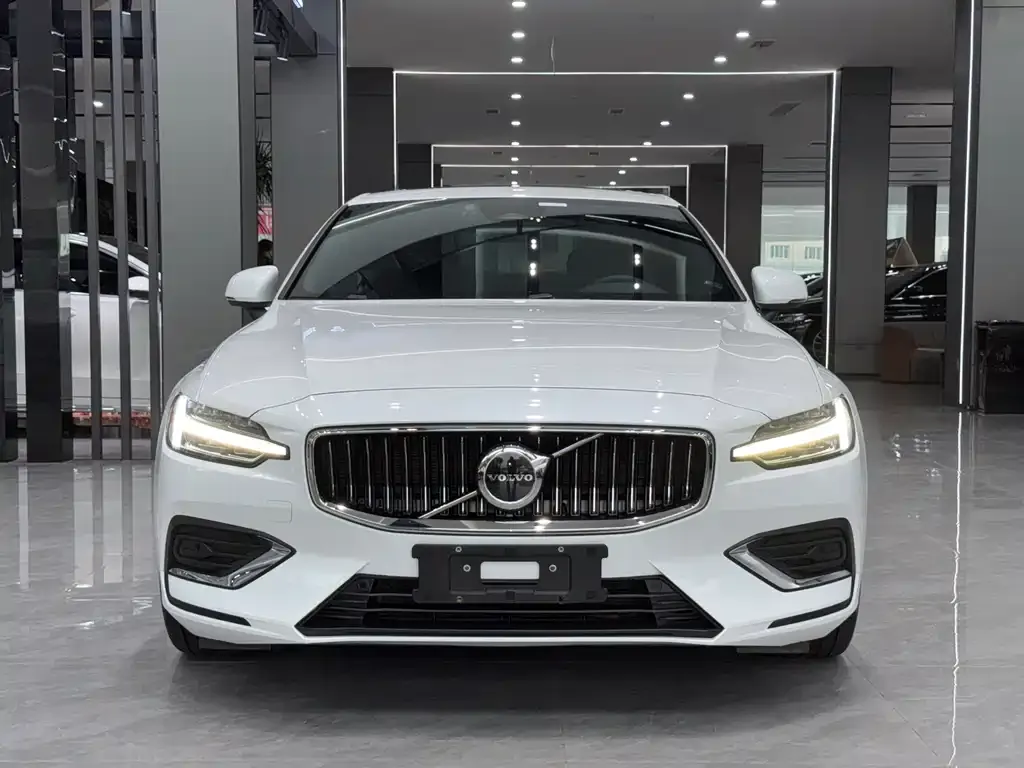 Volvo S60 2025 из CN, фото 9