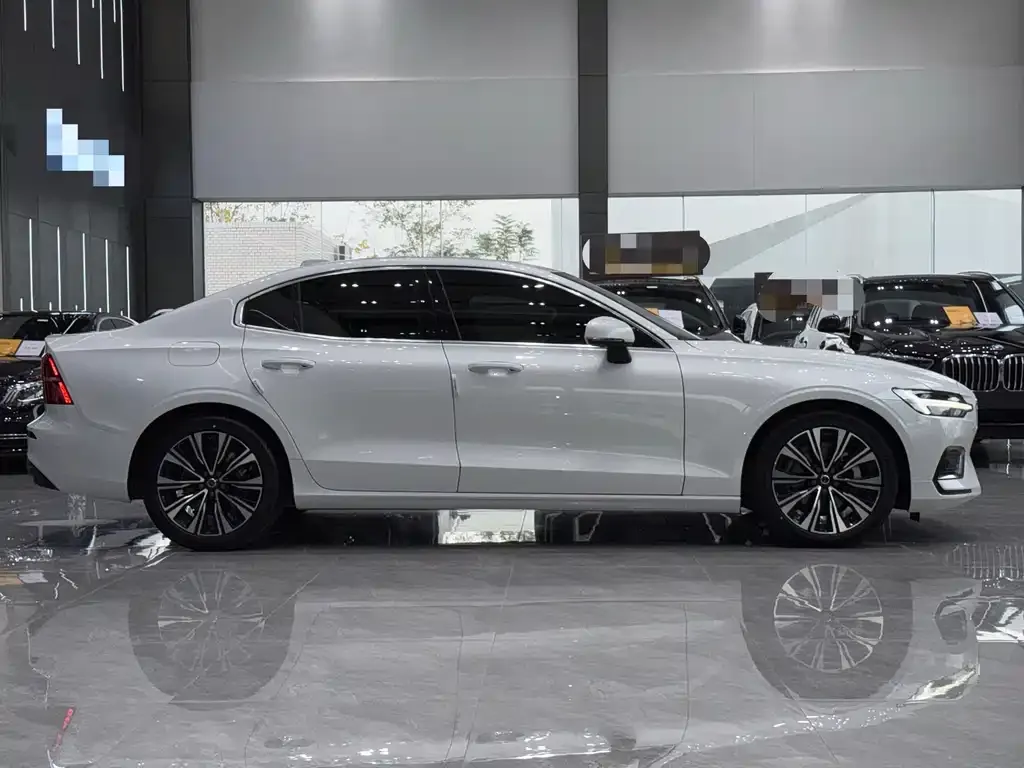 Volvo S60 2025 из CN, фото 4